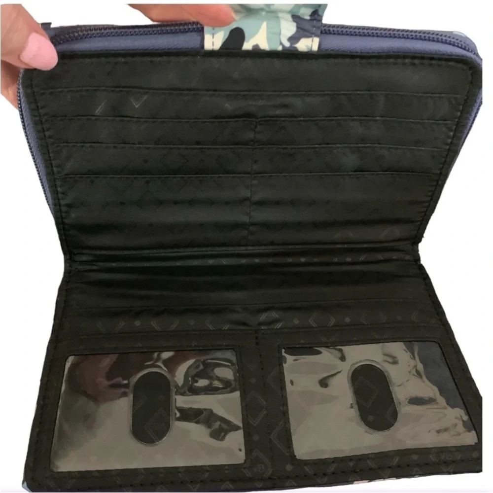 Vera Bradley Ultralight Turnlock Wallet “Chrysanthemum Crush”. NWT - Picture 3 of 8